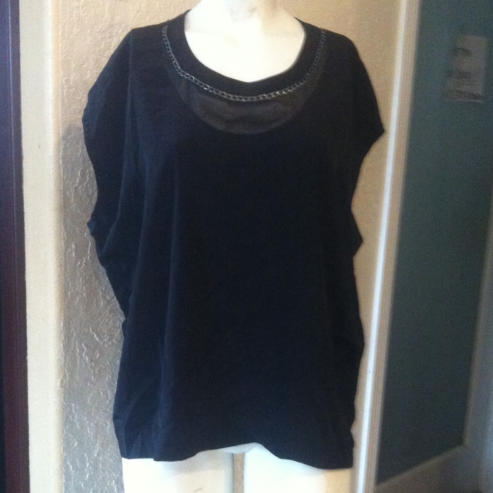 Robbi & Nikki top